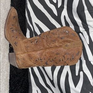 I am selling a brown Laredo boot only worn once.